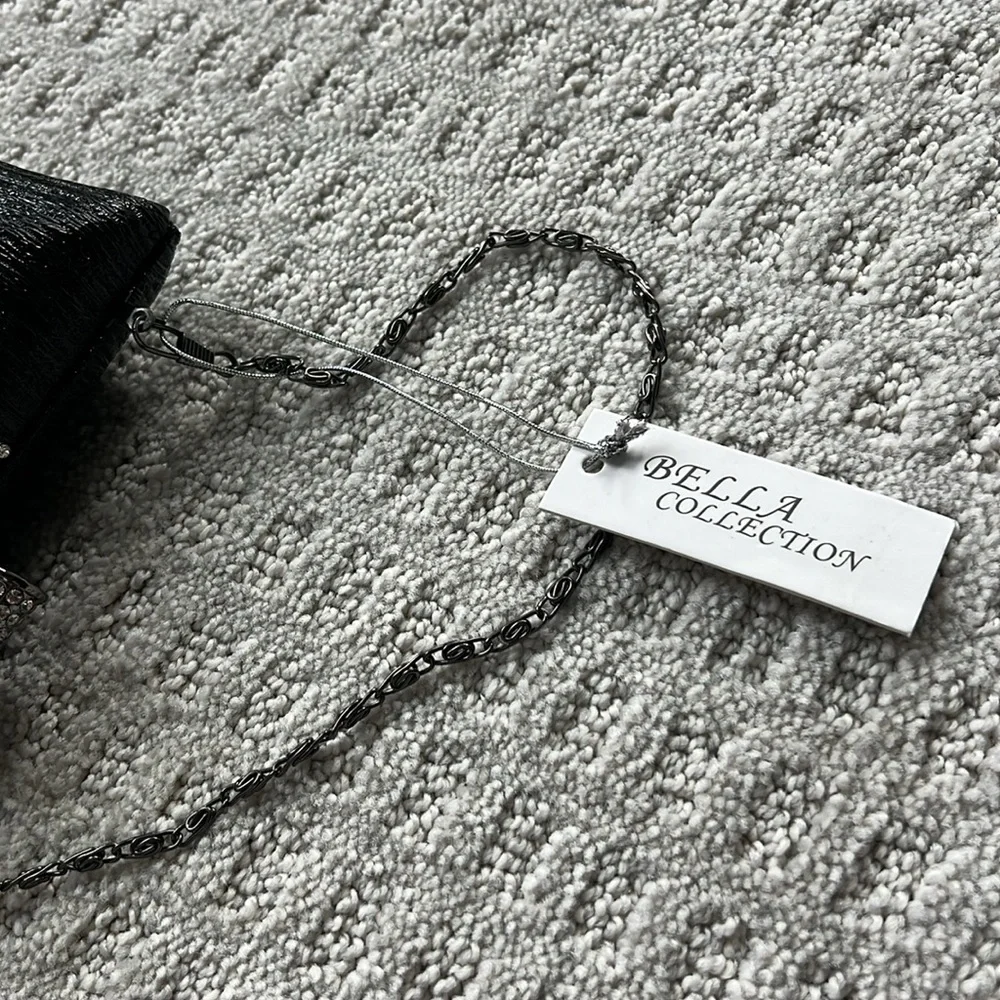 Black clutch purse with chain - Picture 4 of 7